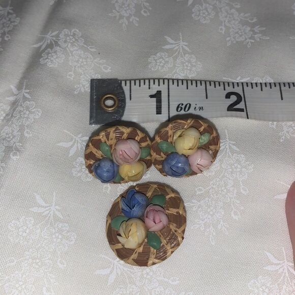 VTG MCM PASTEL SEASHELL FLOWERS AND WICKER EARRINGS AND BROOCH PIN - Picture 9 of 9